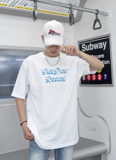 Áo Thun Cổ Tròn Tay Ngắn Vải Cotton 2 Chiều Thấm Hút Biểu Tượng Dáng Rộng BST Thiết Kế Vạn Xuân Kiến Quốc Ver8