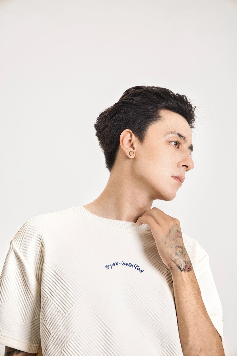 Áo Thun Tay Ngắn Vải Jacquard Họa Tiết Nổi No Style M130